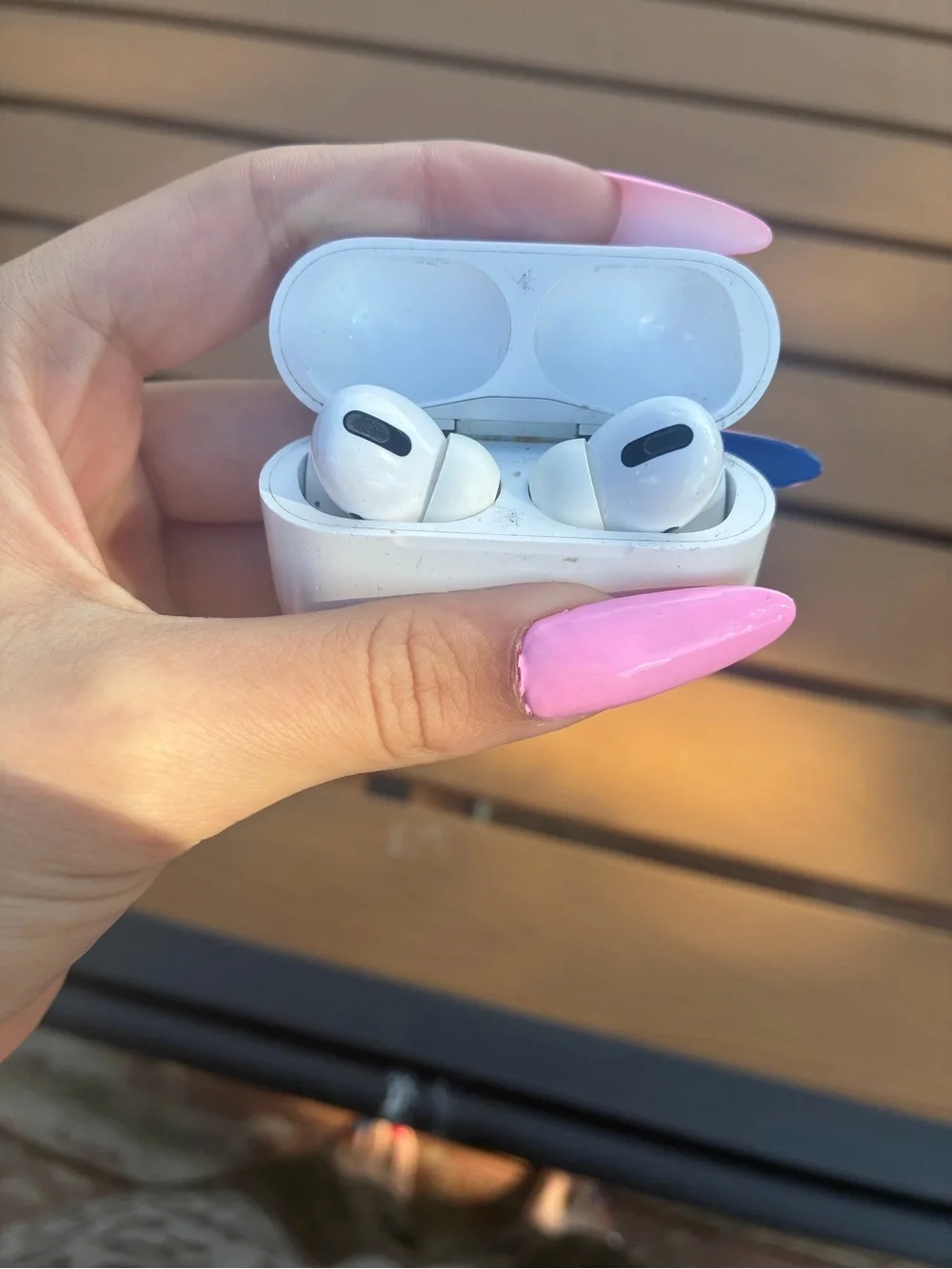 Apple White Wireless Earbuds with Charging Case